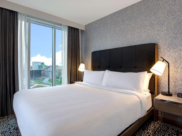Homewood Suites By Hilton Montreal Downtown : photo 3 de la chambre suite 1 chambre lit king-size avec balcon - non-fumeurs