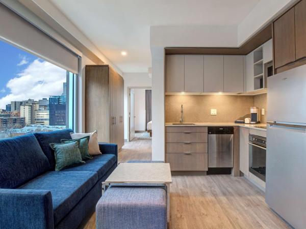 Homewood Suites By Hilton Montreal Downtown : photo 8 de la chambre suite 1 chambre lit king-size avec balcon - non-fumeurs