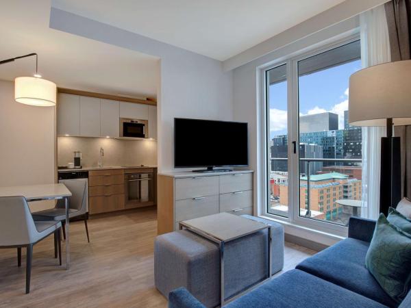 Homewood Suites By Hilton Montreal Downtown : photo 6 de la chambre suite 1 chambre lit king-size avec balcon - non-fumeurs