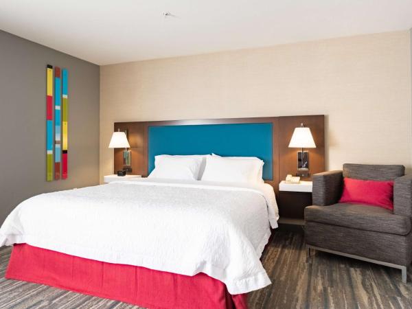 Hampton Inn & Suites Salt Lake City Airport : photo 1 de la chambre chambre lit king-size - non-fumeurs