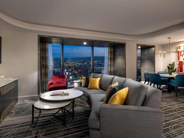 Conrad Las Vegas At Resorts World : photo 4 de la chambre suite 2 chambres lit king-size - vue sur strip