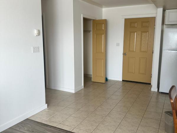 Western Budget Motel East Red Deer : photo 8 de la chambre suite familiale