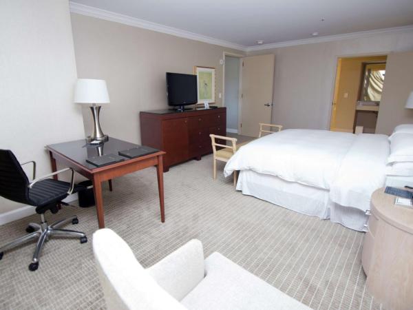 Hilton Los Angeles-Universal City : photo 1 de la chambre chambre lit king-size avec baignoire - accessible aux personnes à mobilité réduite et adaptée aux personnes malentendantes