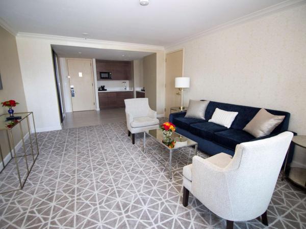 Hilton Los Angeles-Universal City : photo 2 de la chambre suite 1 chambre lit king-size