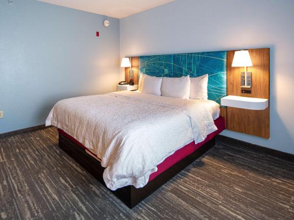 Hampton Inn & Suites Charlotte-Airport : photo 4 de la chambre chambre lit king-size exécutive avec canapé-lit - non-fumeurs