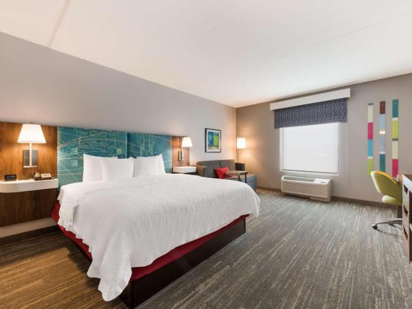 Hampton Inn & Suites Charlotte-Airport : photo 6 de la chambre chambre lit king-size exécutive avec canapé-lit - non-fumeurs