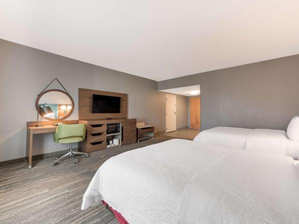 Hampton Inn & Suites Charlotte-Airport : photo 4 de la chambre chambre 2 lits queen-size - accessible aux personnes à mobilité réduite et adaptée aux personnes malentendantes - non-fumeurs