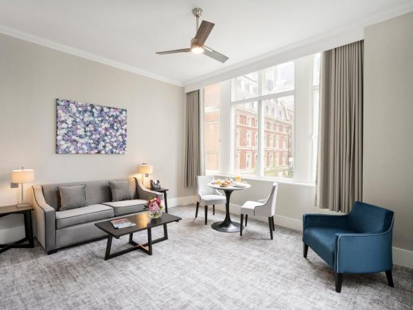 Tower Residences by Blue Orchid : photo 2 de la chambre family apartment with kitchen, city view