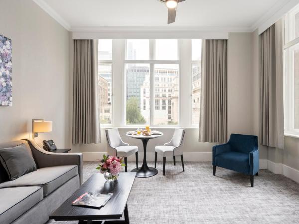 Tower Residences by Blue Orchid : photo 3 de la chambre family apartment with kitchen, city view