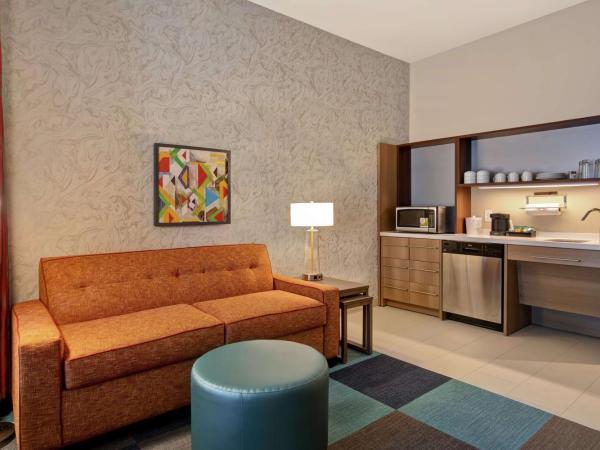 Home2 Suites By Hilton Charlotte Uptown : photo 1 de la chambre studio lit king-size - accessible aux personnes à mobilité réduite et adapté aux personnes malentendantes - non-fumeurs