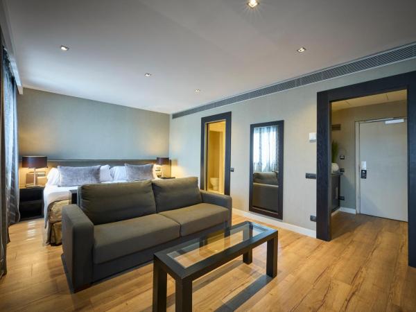 Catalonia Ramblas 4* Sup : photo 4 de la chambre suite junior avec piscine privée