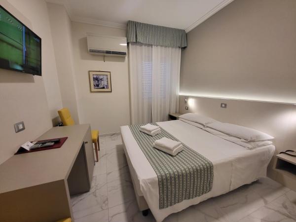 Hotel Dei Fiori : photo 3 de la chambre chambre double standard