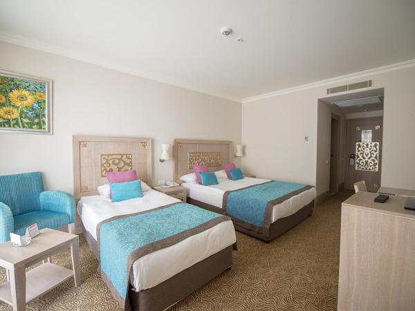 Crystal Family Resort & Spa - Ultimate All Inclusive : photo 4 de la chambre chambre double ou lits jumeaux - vue sur les terres