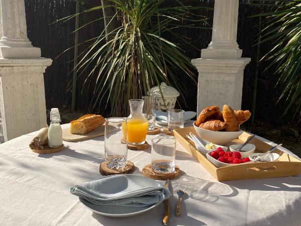 Location de chambre Villa les allamandas : photo 5 de la chambre chambre double avec salle de bains privative