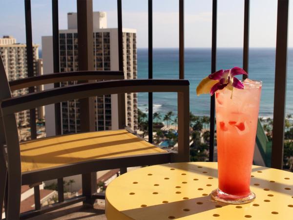 Hilton Waikiki Beach : photo 4 de la chambre chambre lit king-size deluxe - vue sur océan