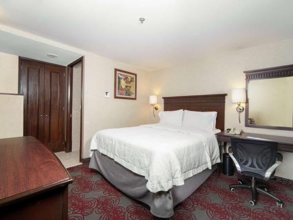 Hampton Inn & Suites Mexico City - Centro Historico : photo 2 de la chambre queen room interior non-smoking