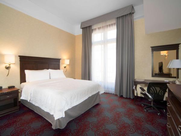 Hampton Inn & Suites Mexico City - Centro Historico : photo 2 de la chambre chambre lit queen-size pour personnes à mobilité réduite - non-fumeurs 