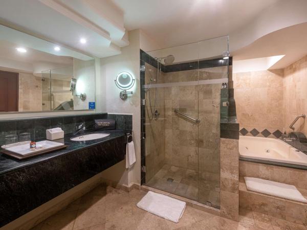 Villa Mercedes Curio Collection By Hilton : photo 3 de la chambre suite lit king-size avec terrasse