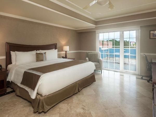 Villa Mercedes Curio Collection By Hilton : photo 1 de la chambre chambres lit king-size avec terrasse