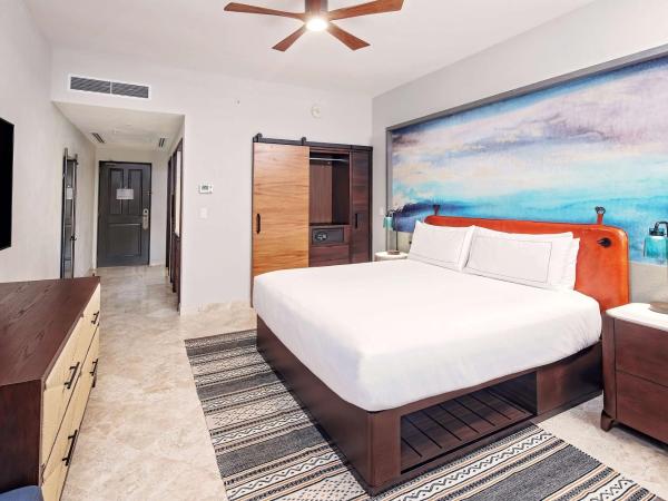 Hilton Grand Vacations Club La Pacifica Los Cabos : photo 1 de la chambre studio lit king-size - vue partielle sur océan - communicant
