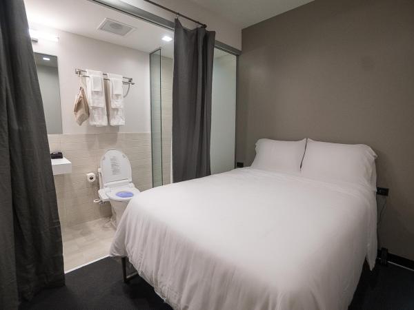 SOVA Micro-Room & Social Hotel : photo 1 de la chambre petite chambre double