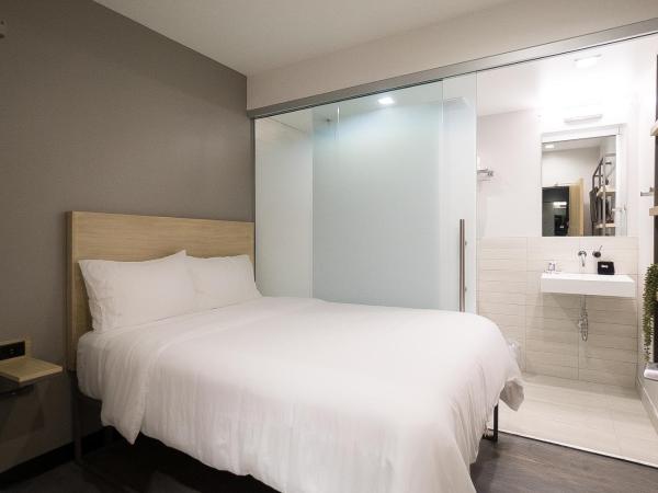 SOVA Micro-Room & Social Hotel : photo 1 de la chambre chambre standard lit queen-size