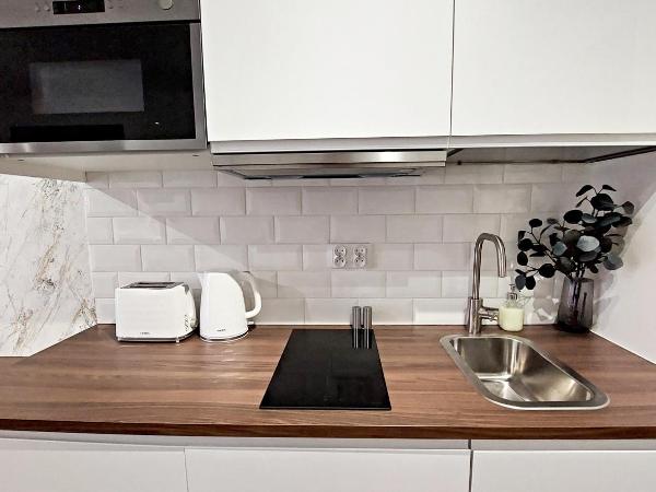 Royal Smart Apartments Cracow : photo 1 de la chambre chambre double avec balcon