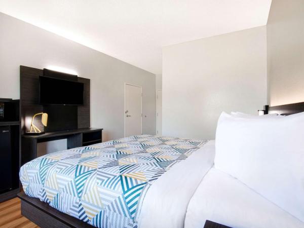 Motel 6-San Antonio, TX - South : photo 1 de la chambre chambre lit king-size - non-fumeurs