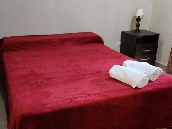 Brown Alojamientos Temporarios : photo 1 de la chambre chambre double avec salle de bains privative