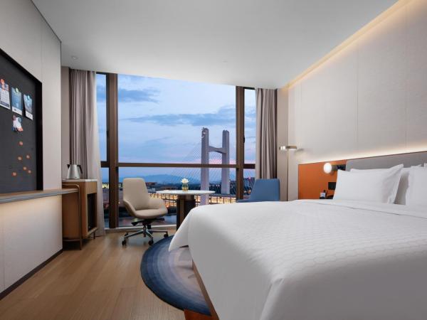Hampton by Hilton Shenzhen Futian Port : photo 2 de la chambre chambre lit queen-size affaires deluxe