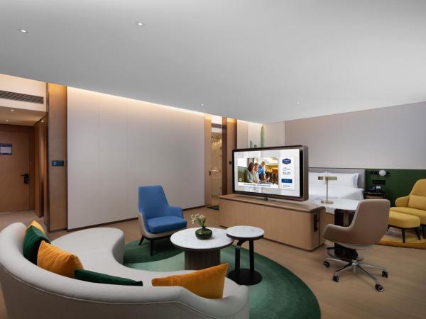 Hampton by Hilton Shenzhen Futian Port : photo 2 de la chambre suite affaires