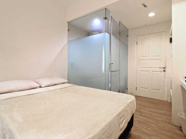 Rumah Kayu Manis Bintaro : photo 4 de la chambre chambre double standard