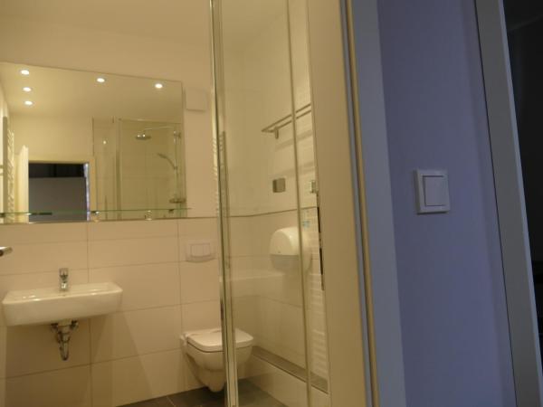 Pension Sölde : photo 5 de la chambre chambre simple avec salle de bains privative