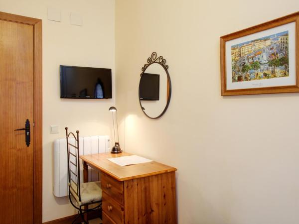 Málaga Lodge Guesthouse : photo 6 de la chambre chambre lits jumeaux avec salle de bains commune