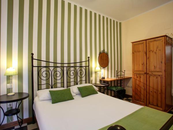 Málaga Lodge Guesthouse : photo 4 de la chambre chambre double avec salle de bains commune
