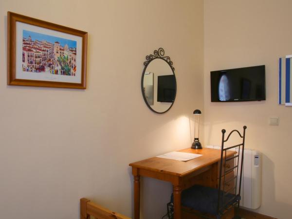 Málaga Lodge Guesthouse : photo 8 de la chambre chambre lits jumeaux avec salle de bains commune
