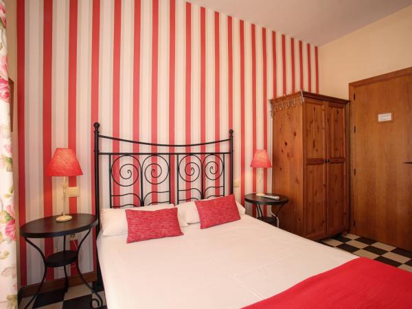 Málaga Lodge Guesthouse : photo 6 de la chambre chambre double avec salle de bains commune