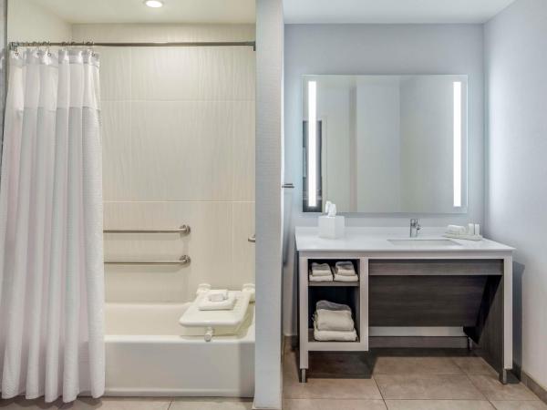 Embassy Suites by Hilton Atlanta Midtown : photo 1 de la chambre studio suite lit king-size avec baignoire - adaptée aux personnes malentendantes/à mobilité réduite