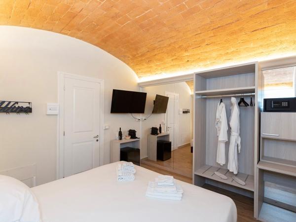 Florence Luxury Guest House : photo 2 de la chambre chambre double avec salle de bains privative séparée - sous-sol