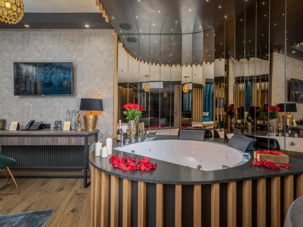 Art Suites Boutique Hotel - Krakow Center : photo 2 de la chambre apartment grand suite with jacuzzi