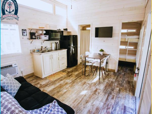 Long Cove Resort and Marina : photo 2 de la chambre chambre familiale deluxe