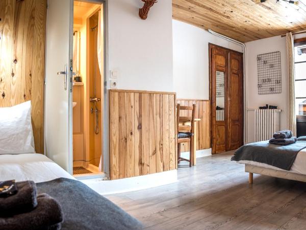 Nant Morzine : photo 3 de la chambre chambre triple avec salle de bains privative