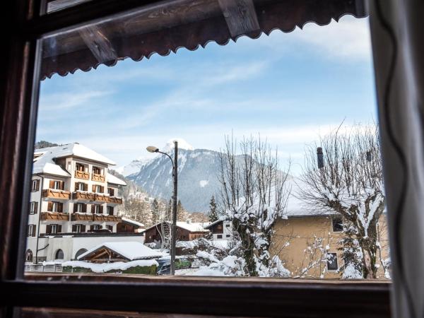 Nant Morzine : photo 1 de la chambre chambre triple avec salle de bains privative
