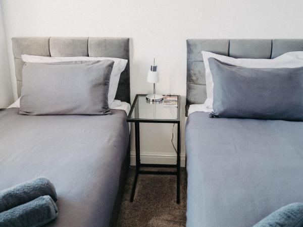 Flat Iron Anfield : photo 1 de la chambre chambre lits jumeaux avec douche 