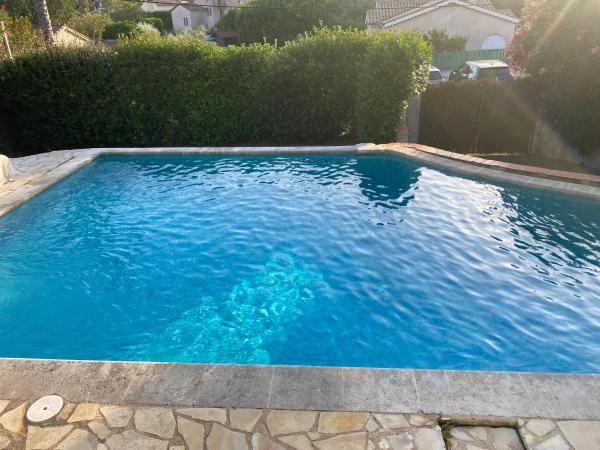 Location de chambre Villa les allamandas : photo 7 de la chambre chambre double avec salle de bains privative