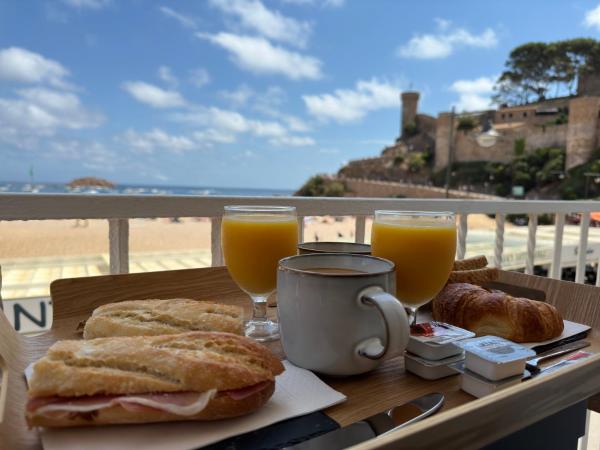 Hostal del Mar : photo 10 de la chambre chambre double ou lits jumeaux supérieure - vue sur mer