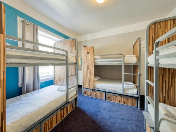 HI San Francisco Downtown Hostel : photo 1 de la chambre chambre privée de 6 lits avec salle de bains privative