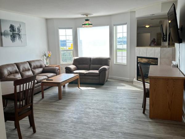 Western Budget Motel East Red Deer : photo 1 de la chambre suite familiale