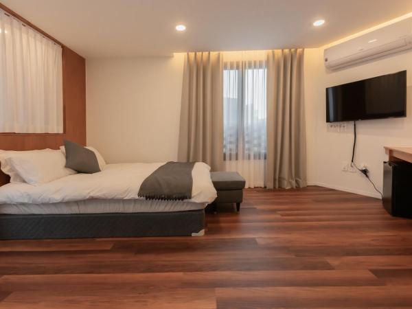 Space in Blackstone : photo 2 de la chambre appartement avec balcon