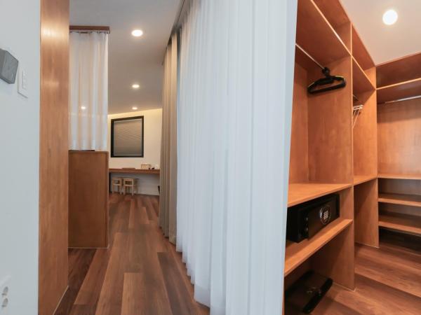 Space in Blackstone : photo 7 de la chambre appartement avec balcon